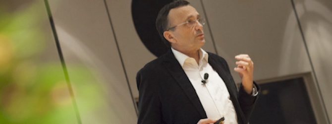 350 personnes célèbrent 2 best-seller au succès sans précédent